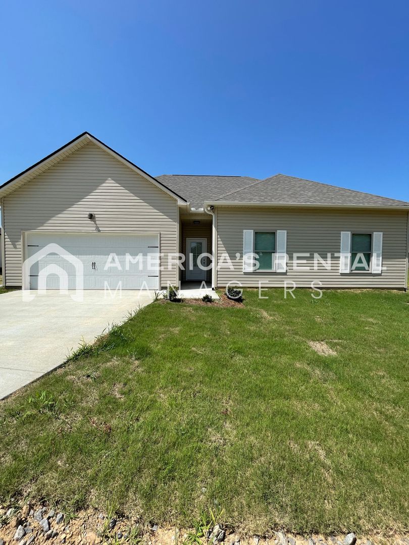 Eva House: 274 Graham Circle