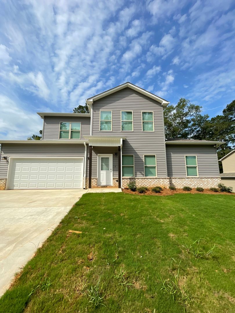 Weaver House: 72 Buckhorn Circle