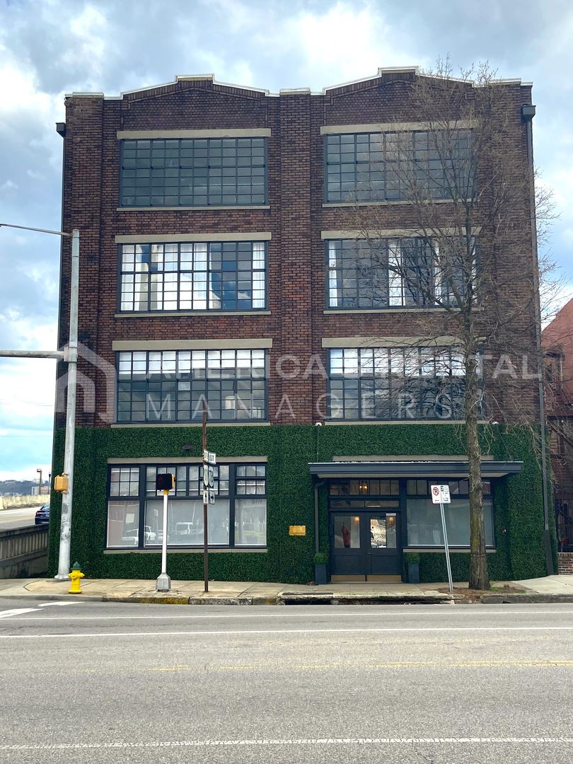 Birmingham House: 2329 1st Avenue North