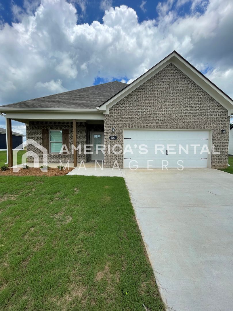 Tuscaloosa House: 9041 Ivanhoe Drive