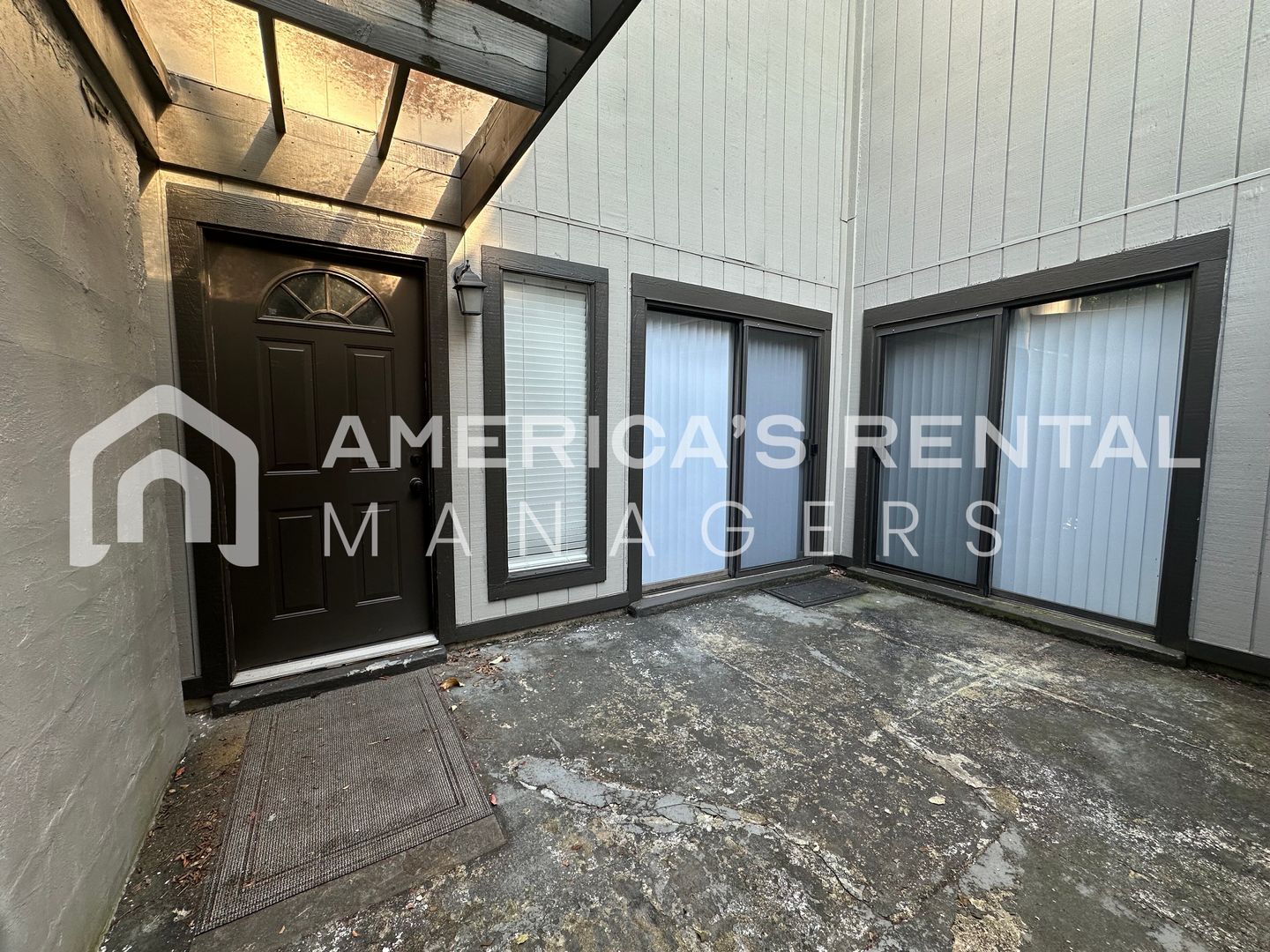 Birmingham House: 3350 Altamont Road South