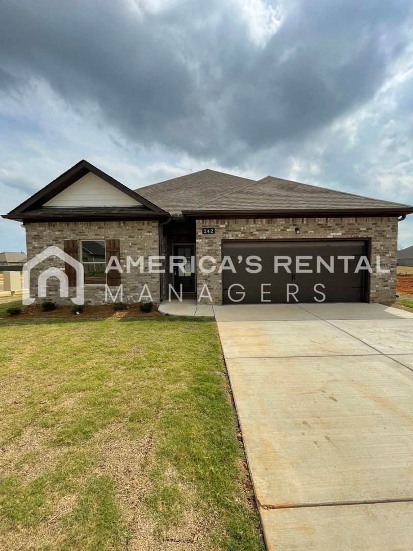 Meridianville House: 242 John Harold Drive