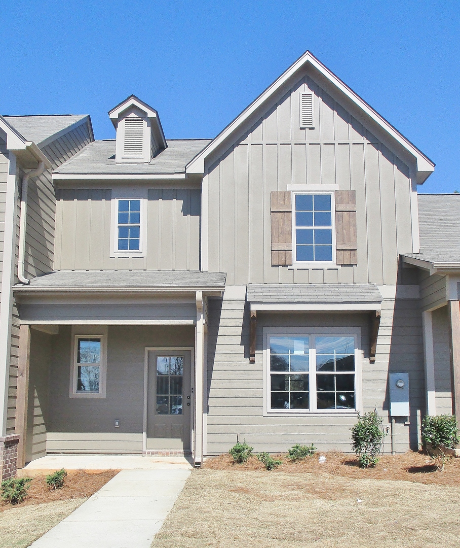 Calera House: 538 The Heights Lane