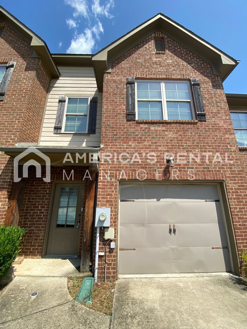Gardendale House: 4379 Shivas Way