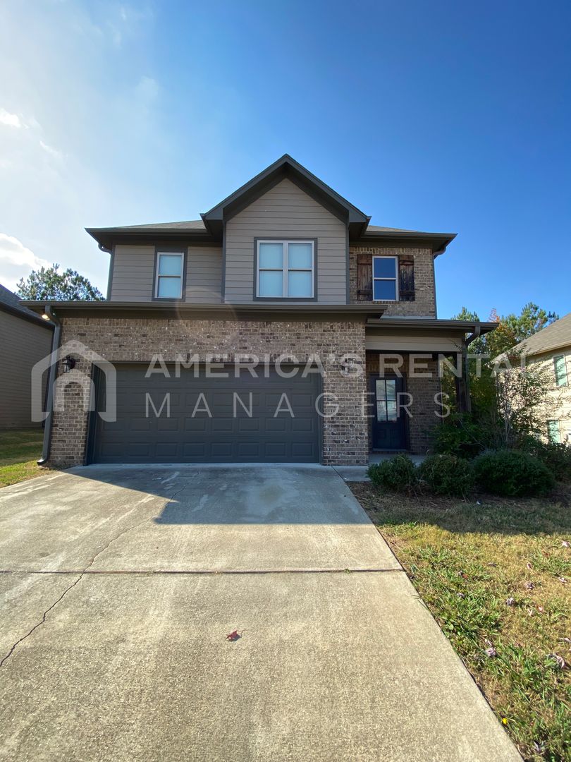 Calera House: 145 Greenwood Circle