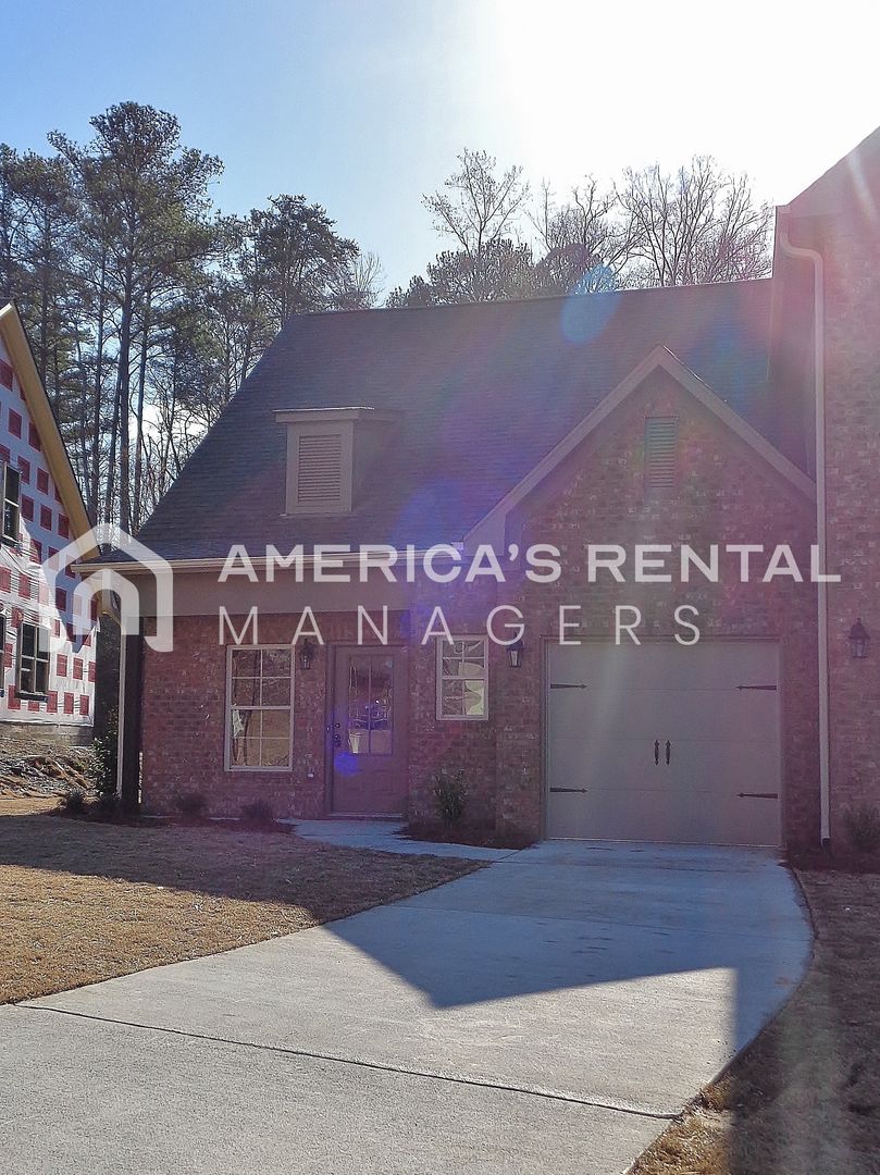 Gardendale House: 4241 Lochshire Lane