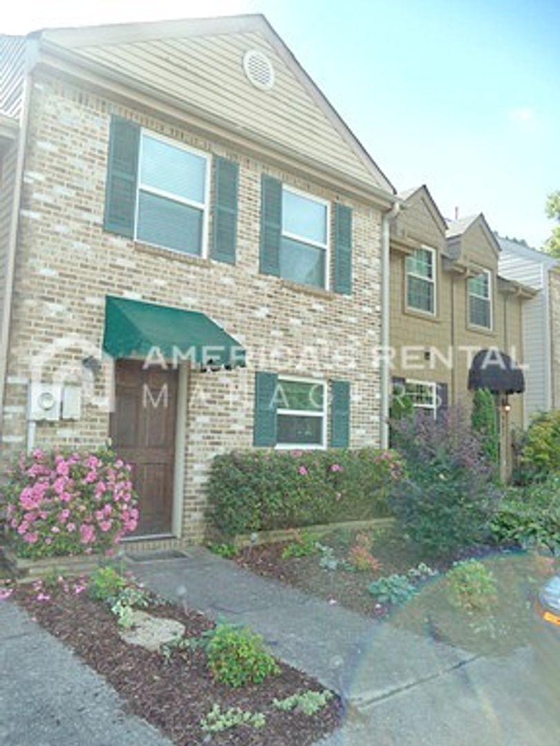 Birmingham House: 903 Cedar Crest Drive