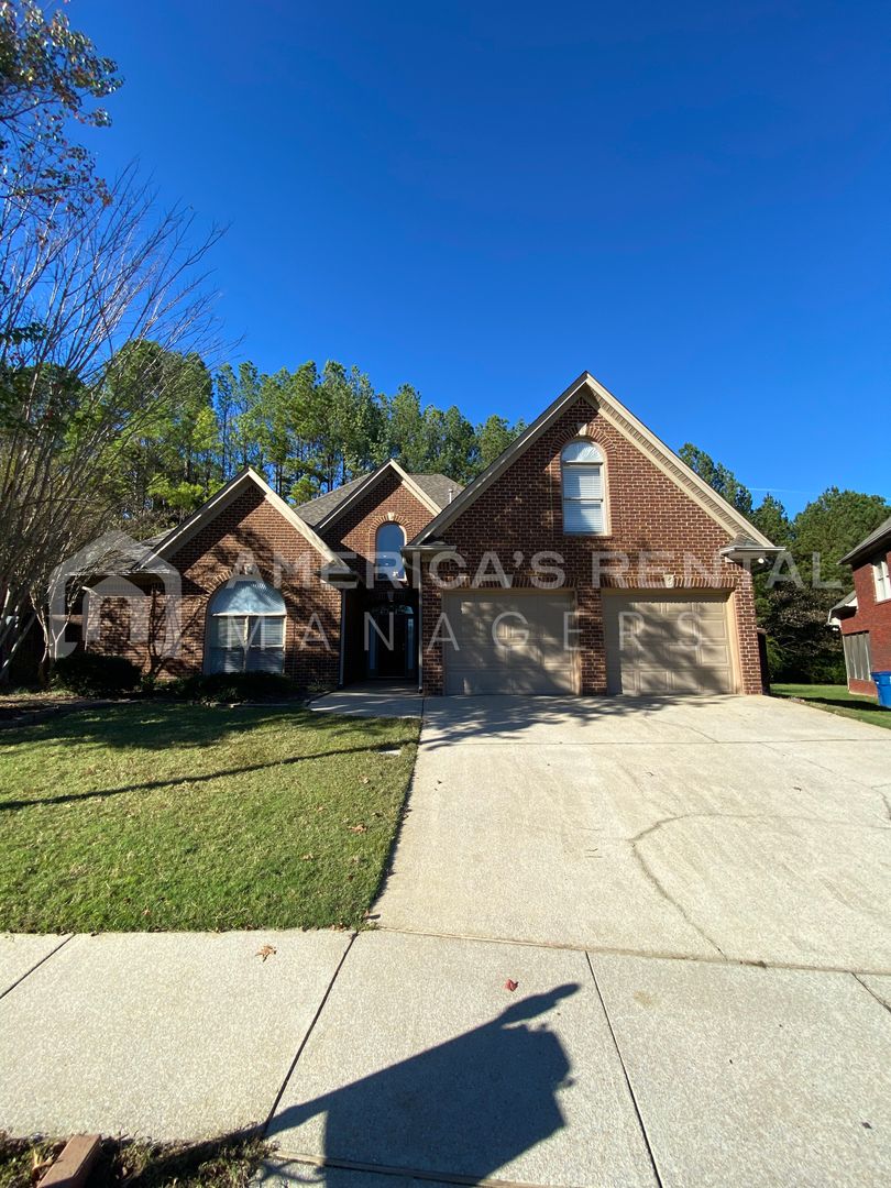 Hoover House: 6304 Waterside Cove