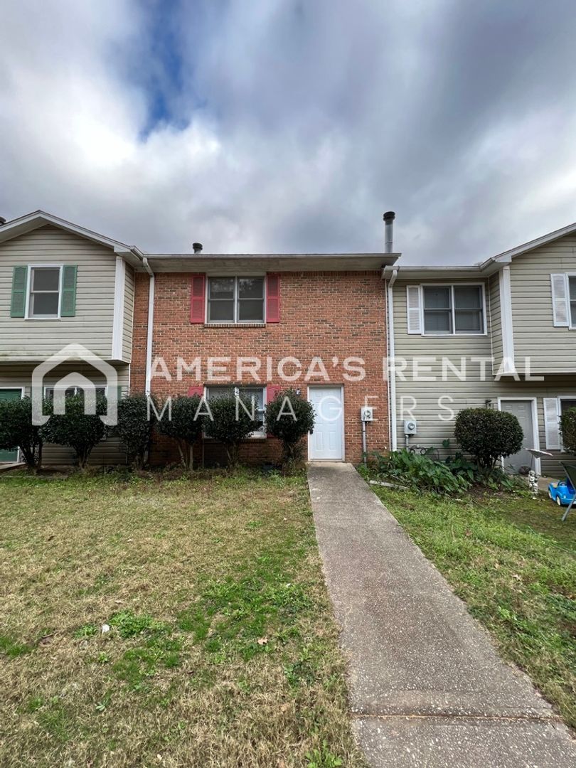 Pelham House: 217 Carl Nichols Drive