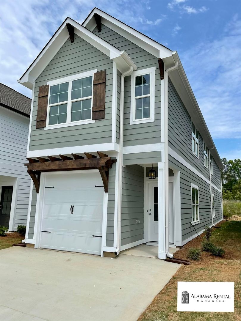 Calera House: 208 Creek Run Way
