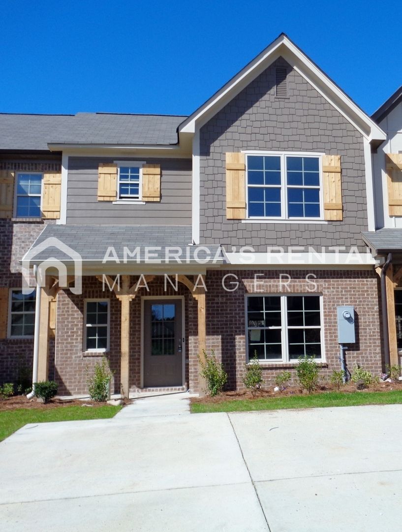 Birmingham House: 4380 Ridgemont Circle