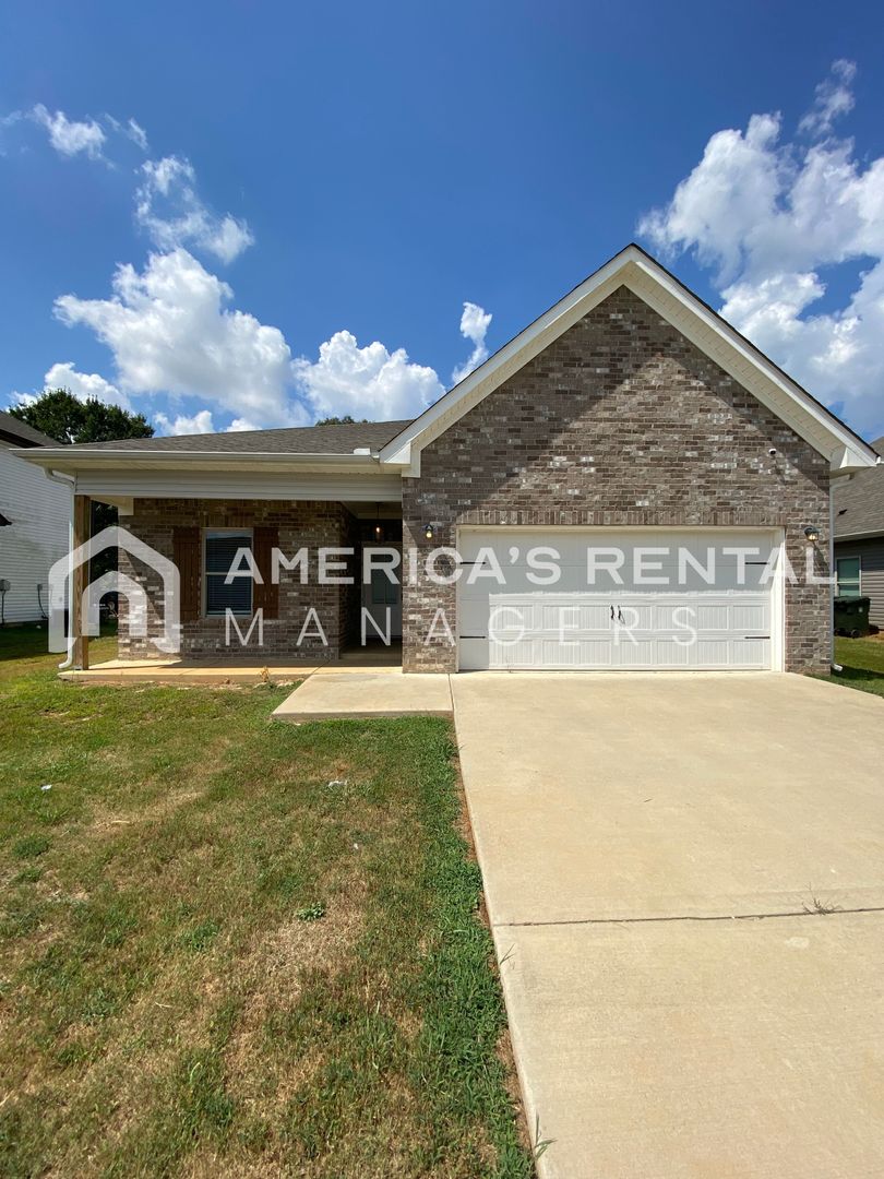 Meridianville House: 220 Cotton Bayou Drive