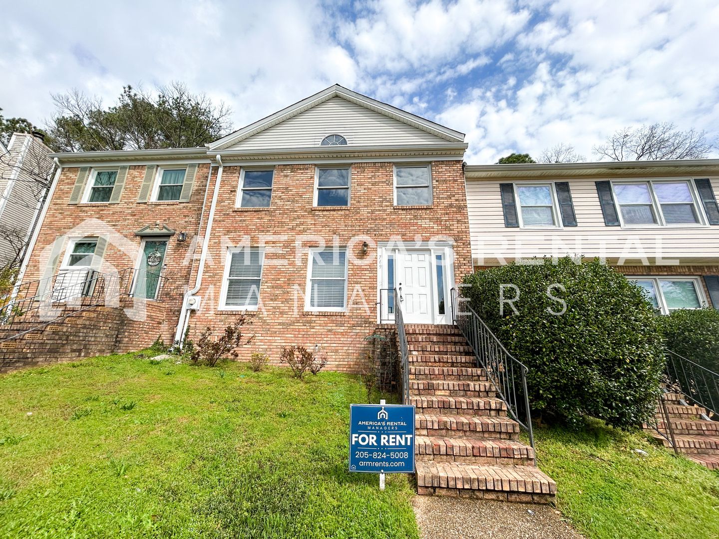 Pelham House: 769 Cahaba Manor Trail