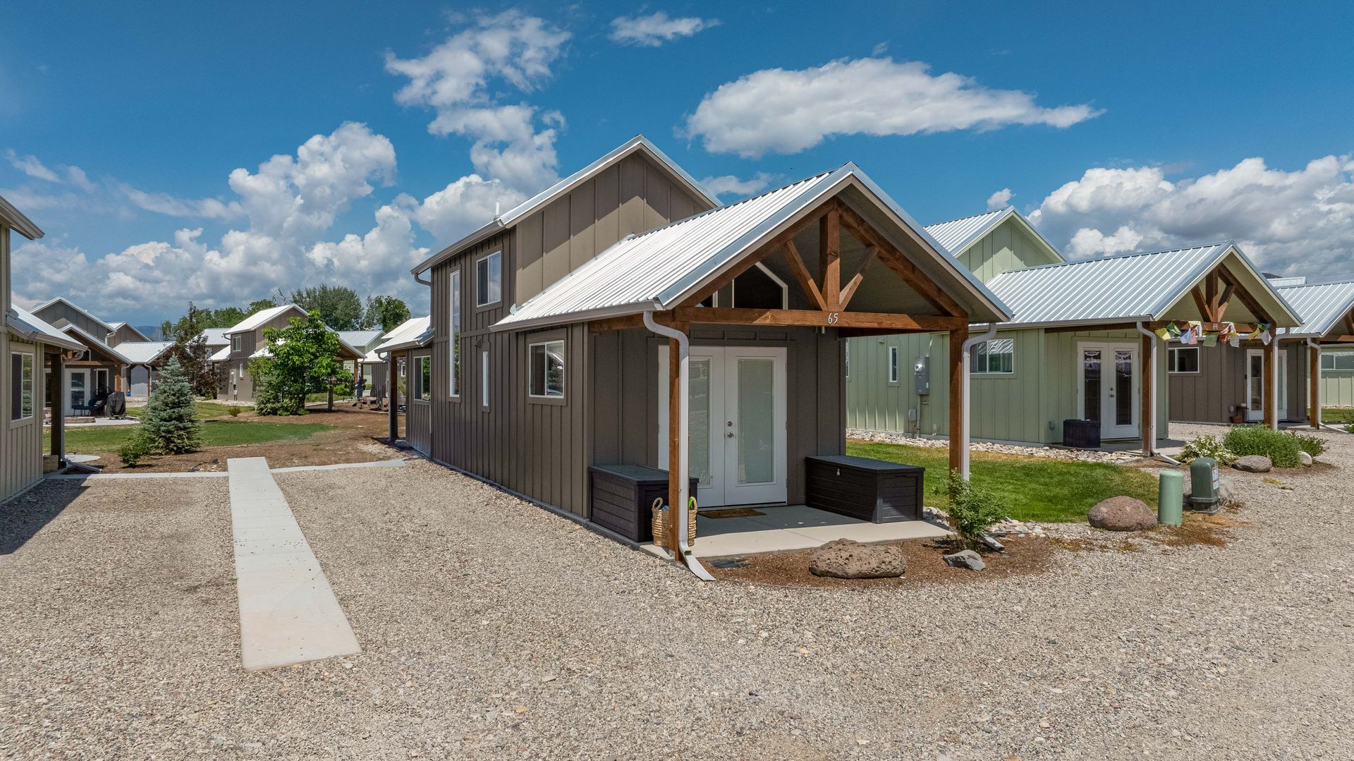 Silt House: 329 River Frontage Road