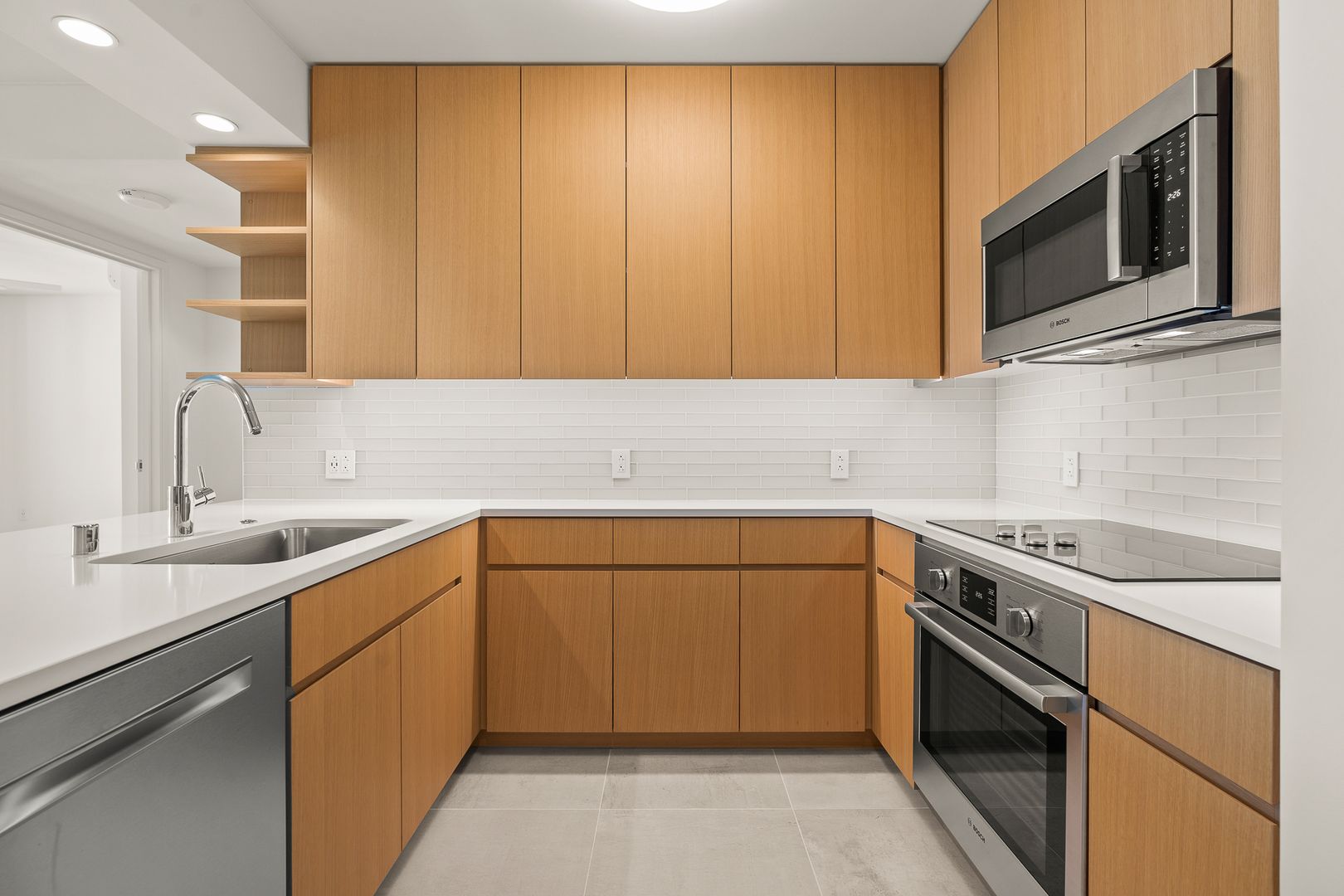 Sky Ala Moana West #2204 — 1BR/1BA/1PK — $3,100/mo  Available earlier now!! 11/20