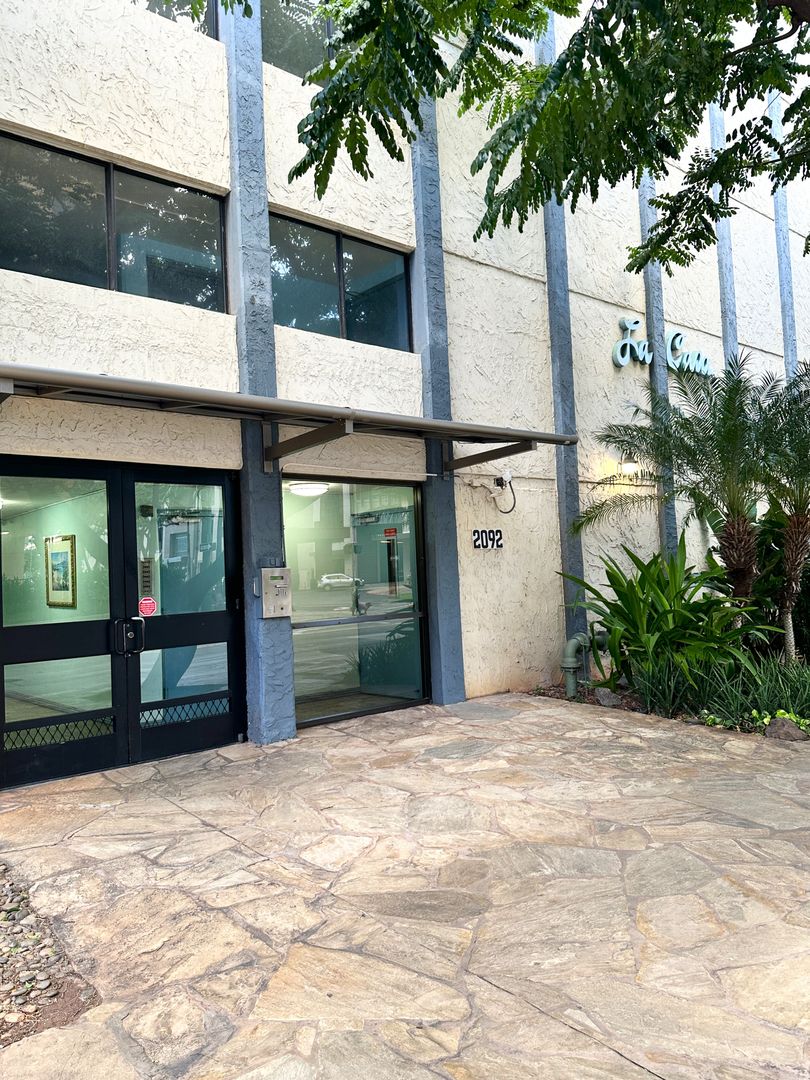 Honolulu Condo: 2092 Kuhio Ave #906