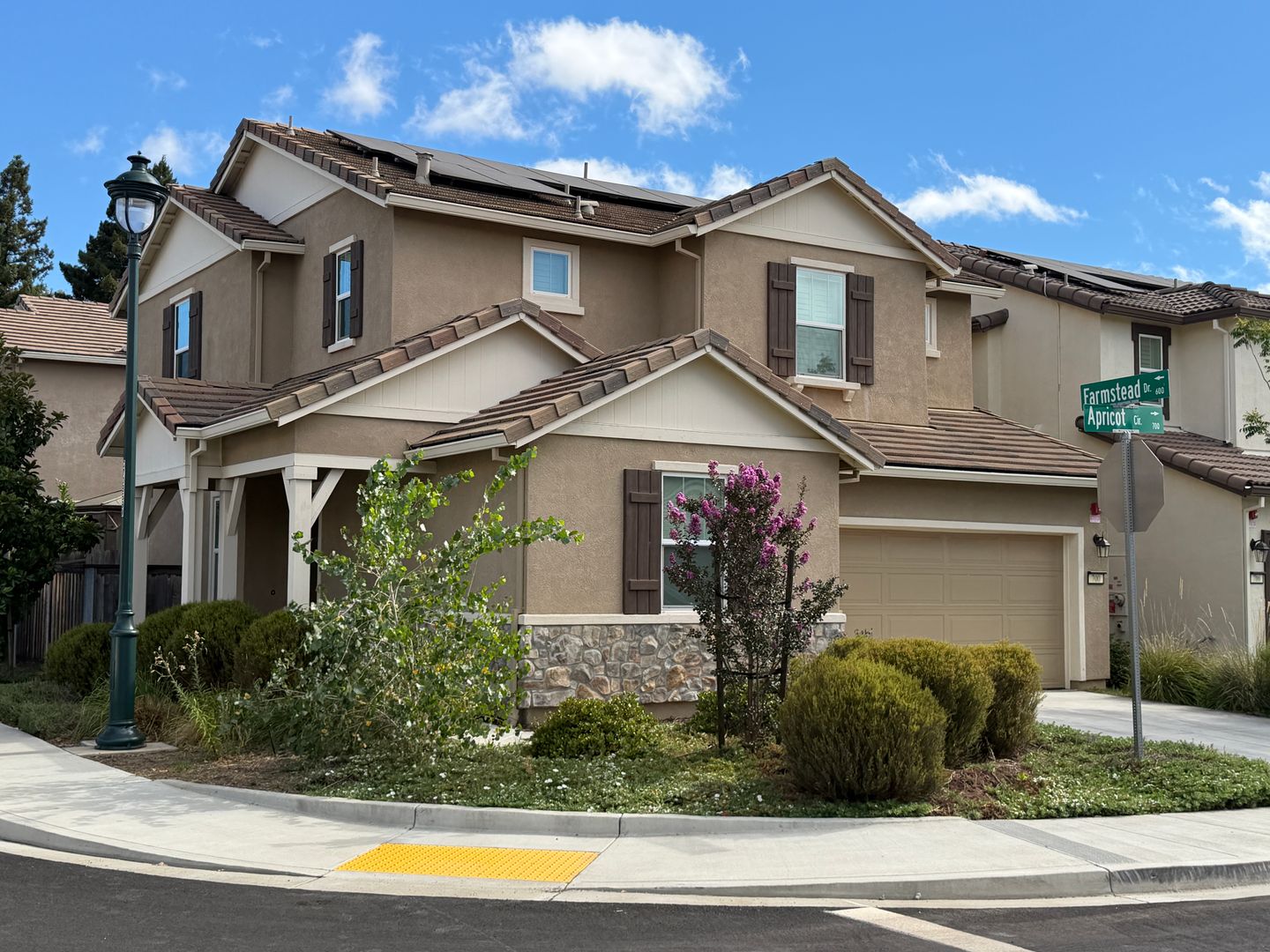 Vacaville House: 700 Apricot Circle