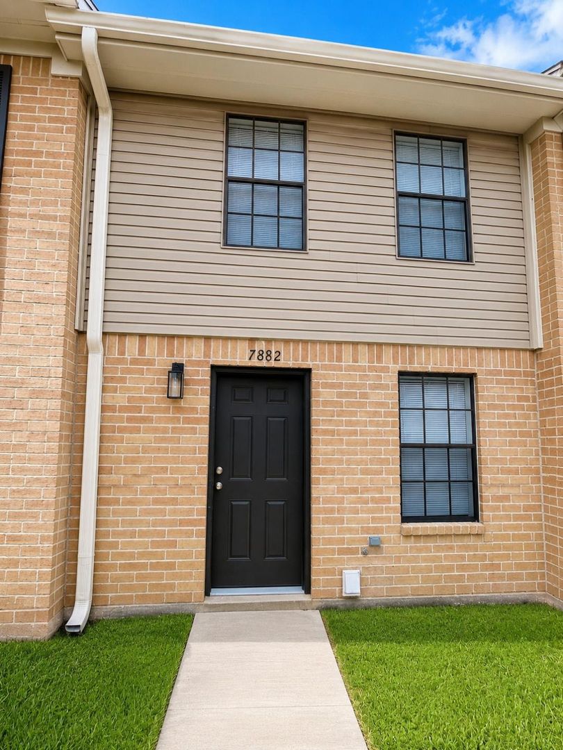 Beaumont House: 7882 Gladys Ave