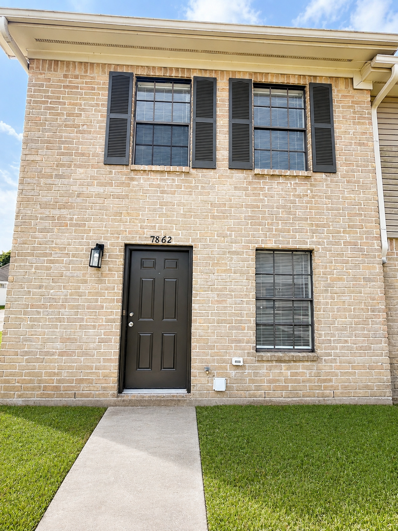 Beaumont House: 7862 Gladys Ave