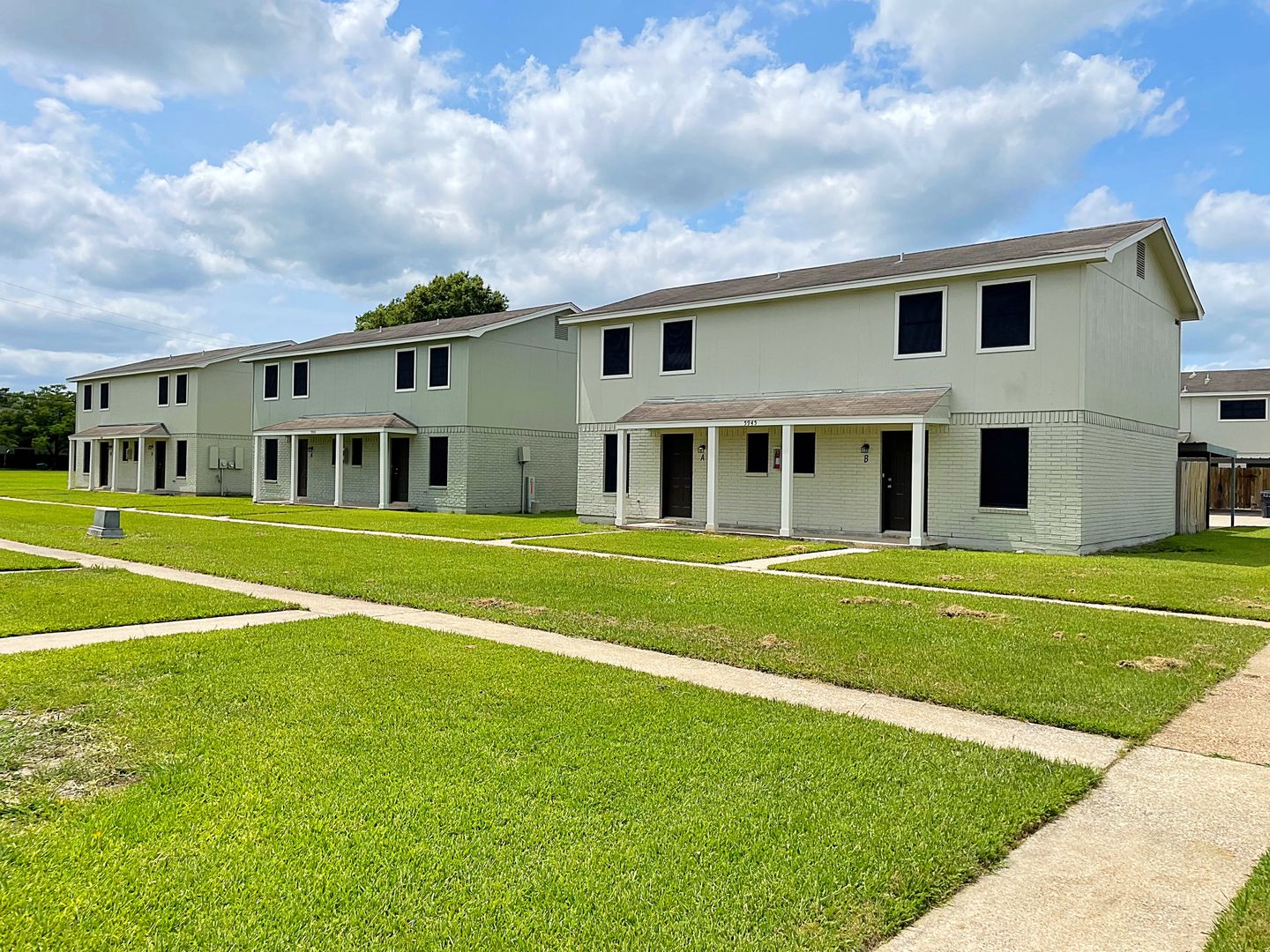 Beaumont House: 6023A Bedford Dr