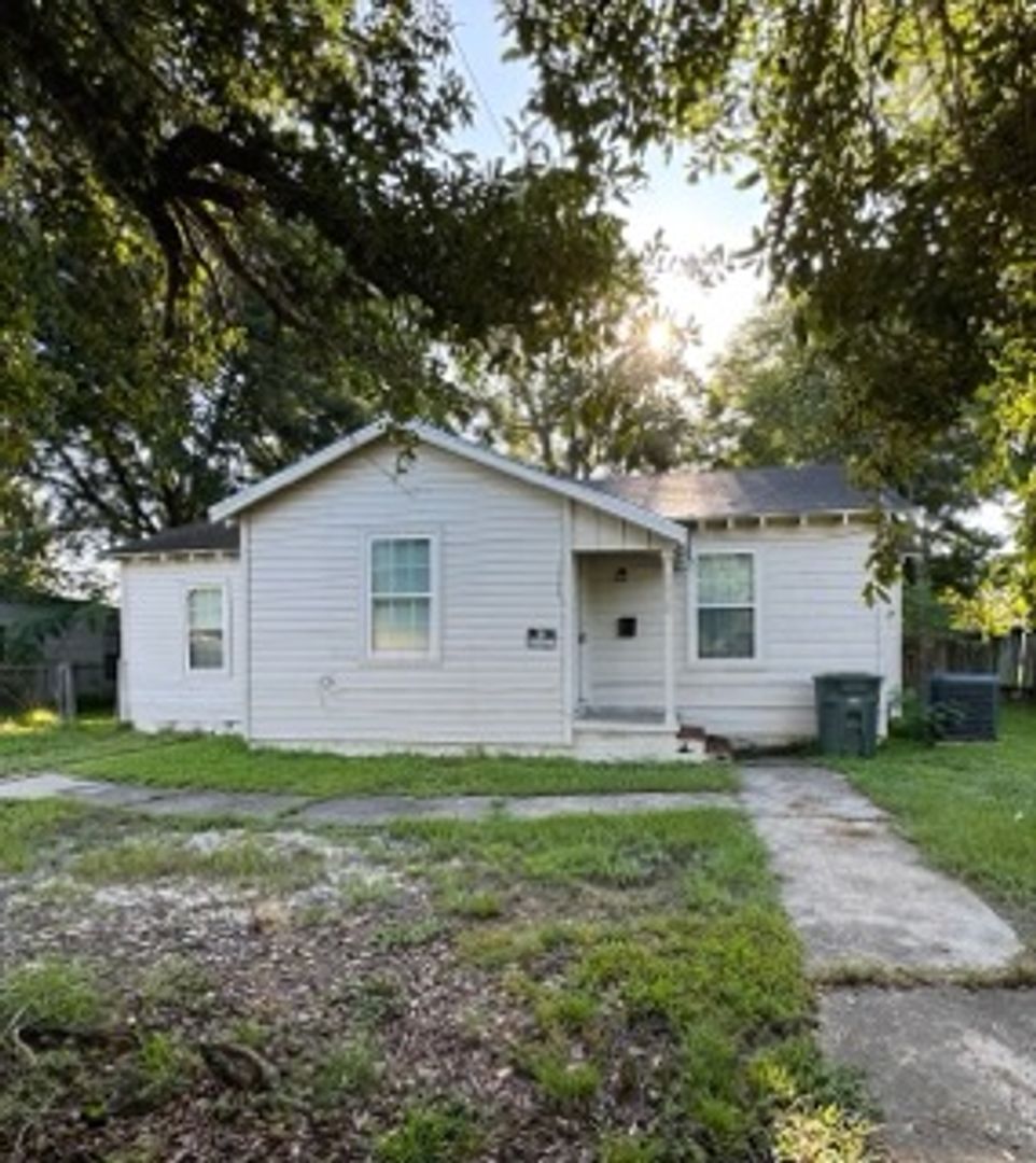 Beaumont House: 4820 Abilene Street