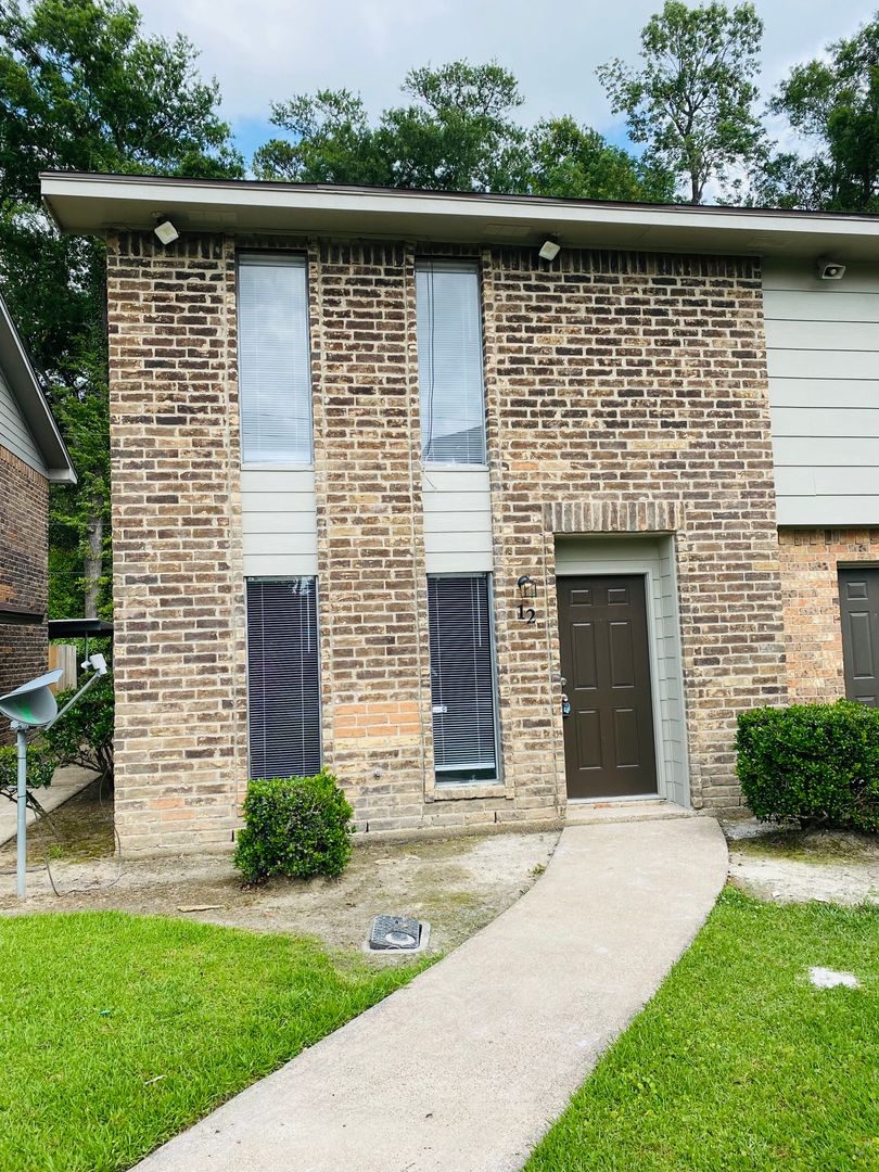 Beaumont House: 2700 N 16th St #12