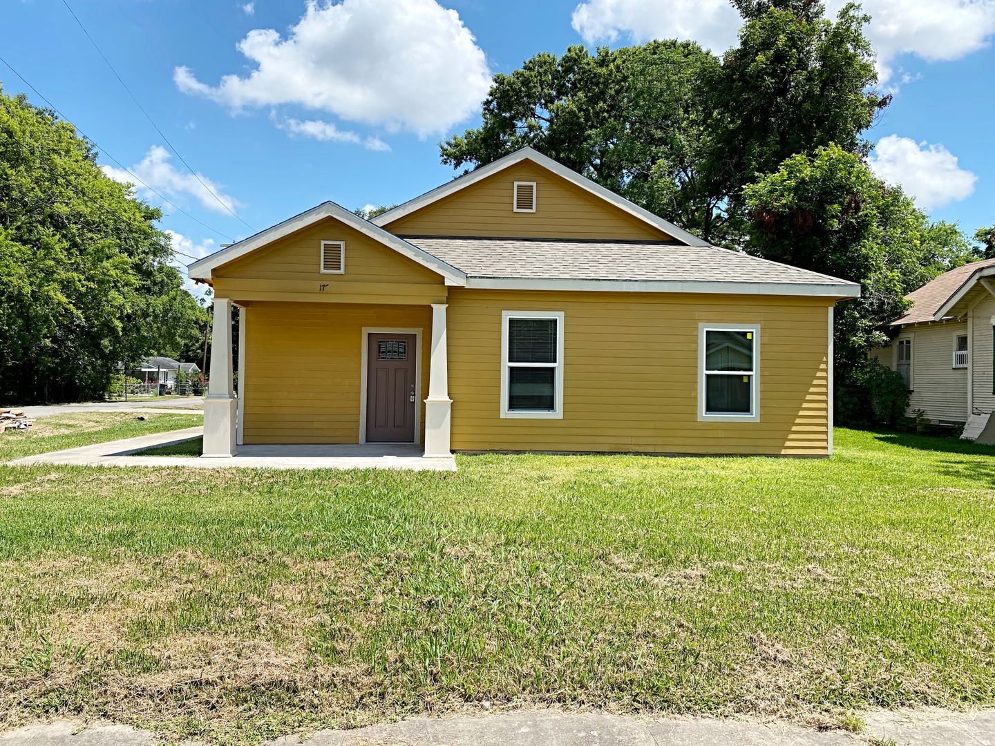 Beaumont House: 1780 Elgie St