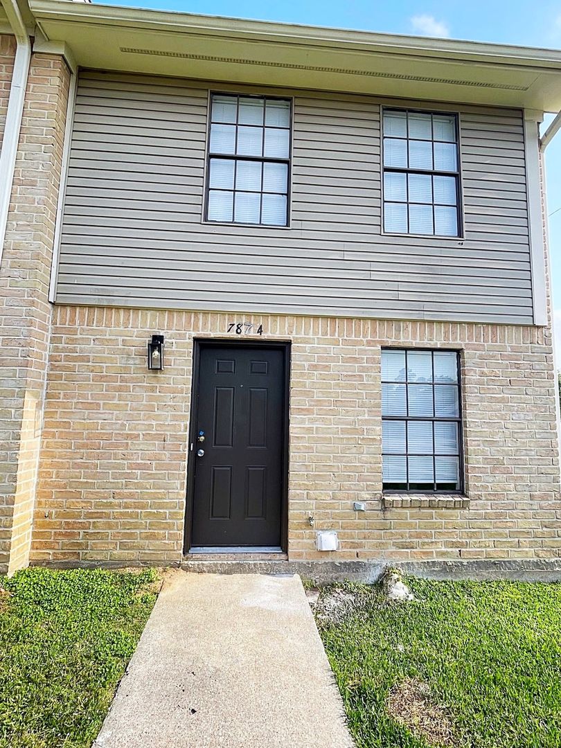 Beaumont House: 7874 Gladys Ave