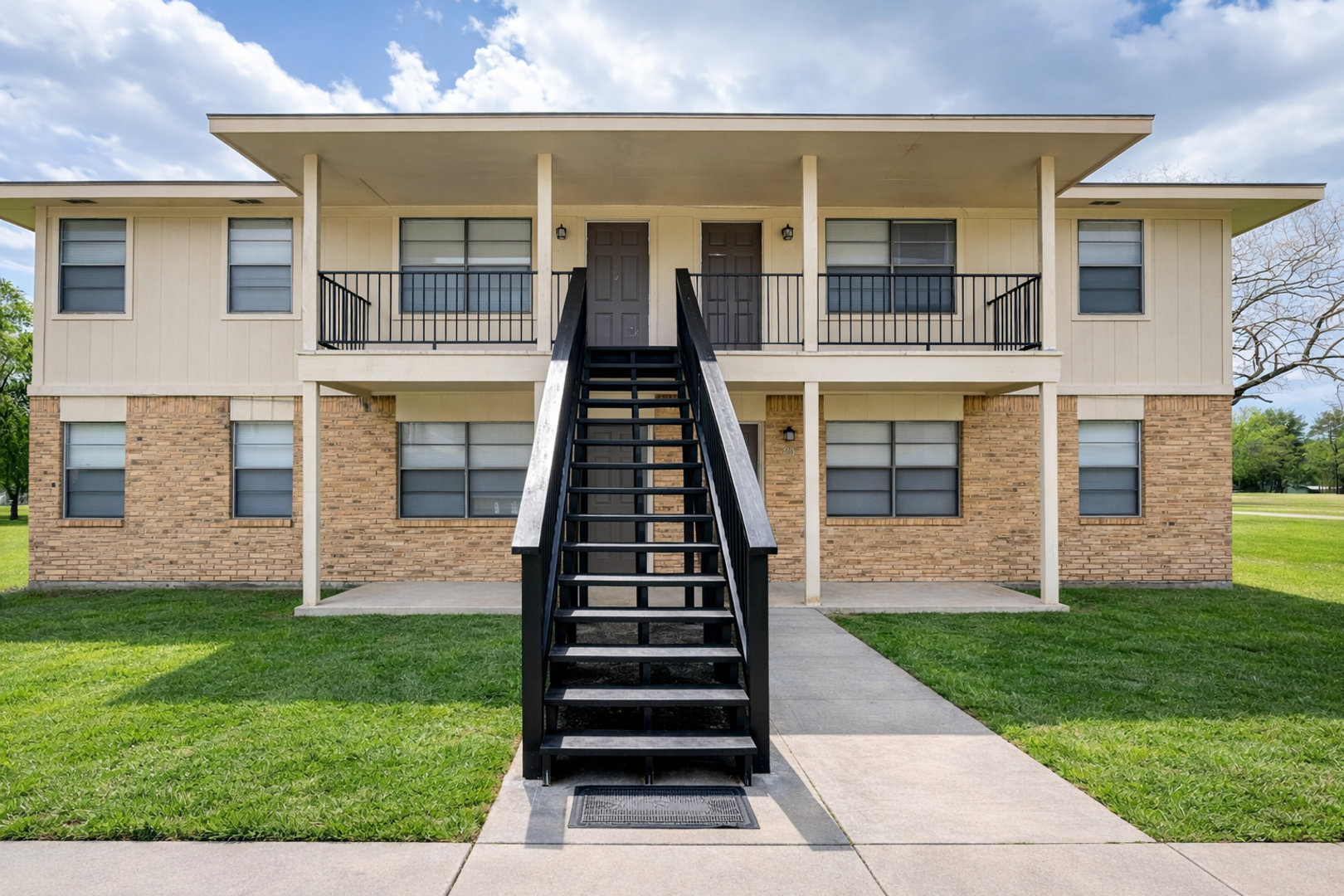 Winnie Apartment: 219 W. Magnolia