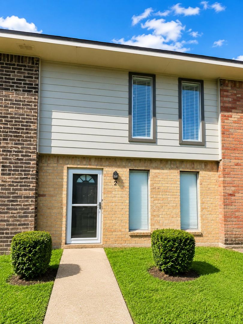 Beaumont House: 2700 N 16th St #2  - 2700 N 16th St #2, Beaumont, TX 77703