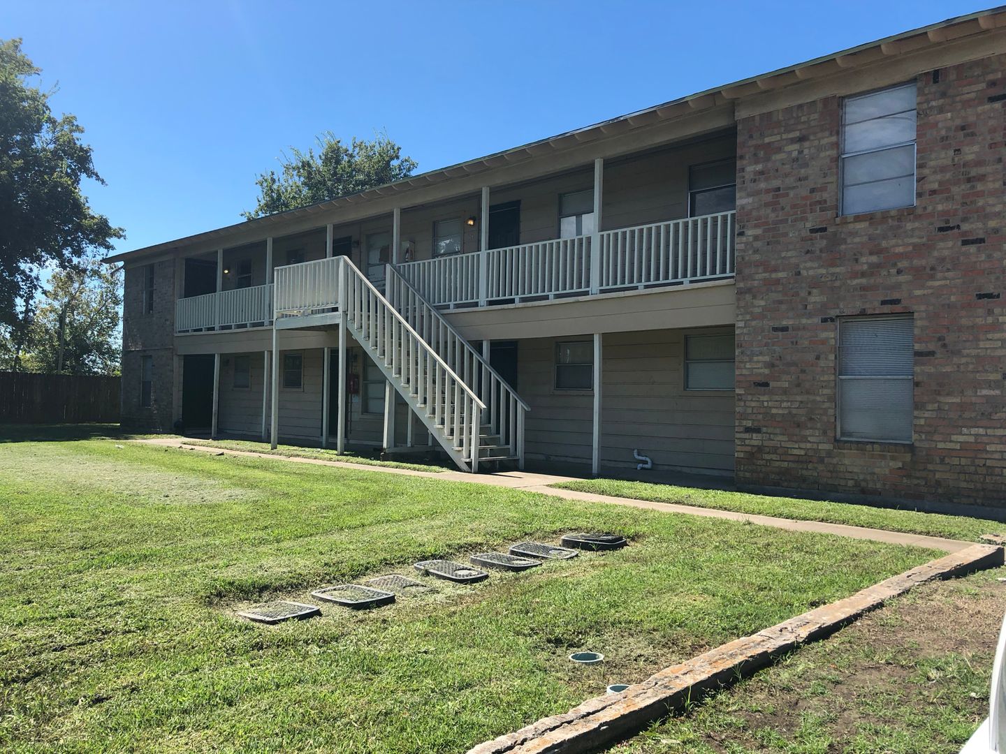 Beaumont Apartment: 1140-1160 Oregon Ave