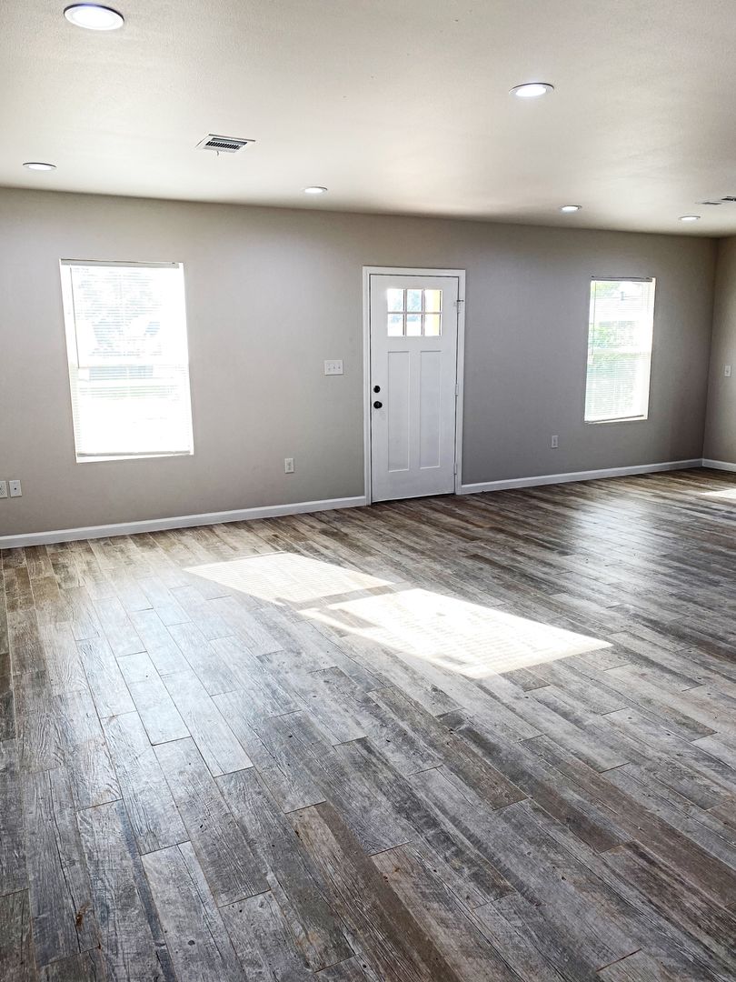 Bridge City House: 380 Bower Dr