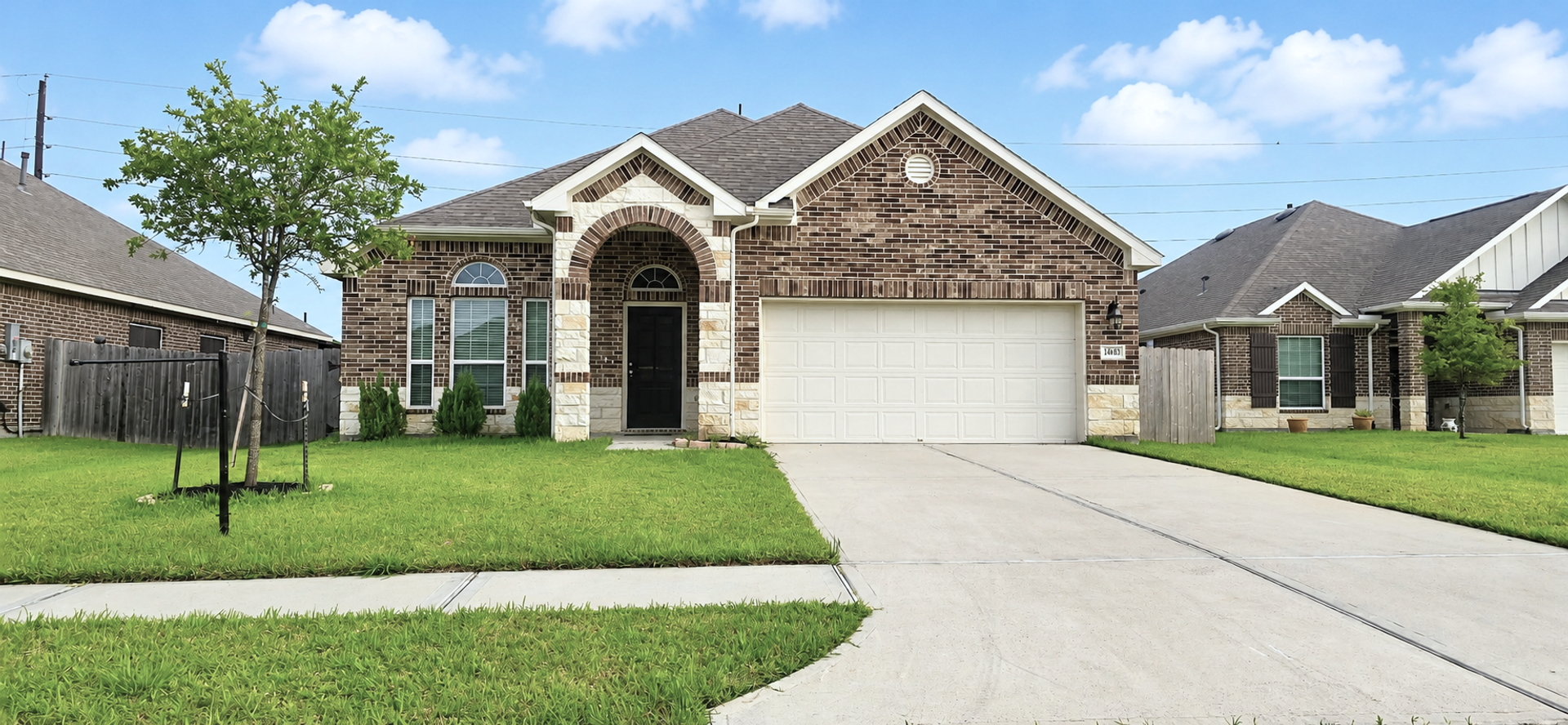 Baytown House: 14143 Medina Dr