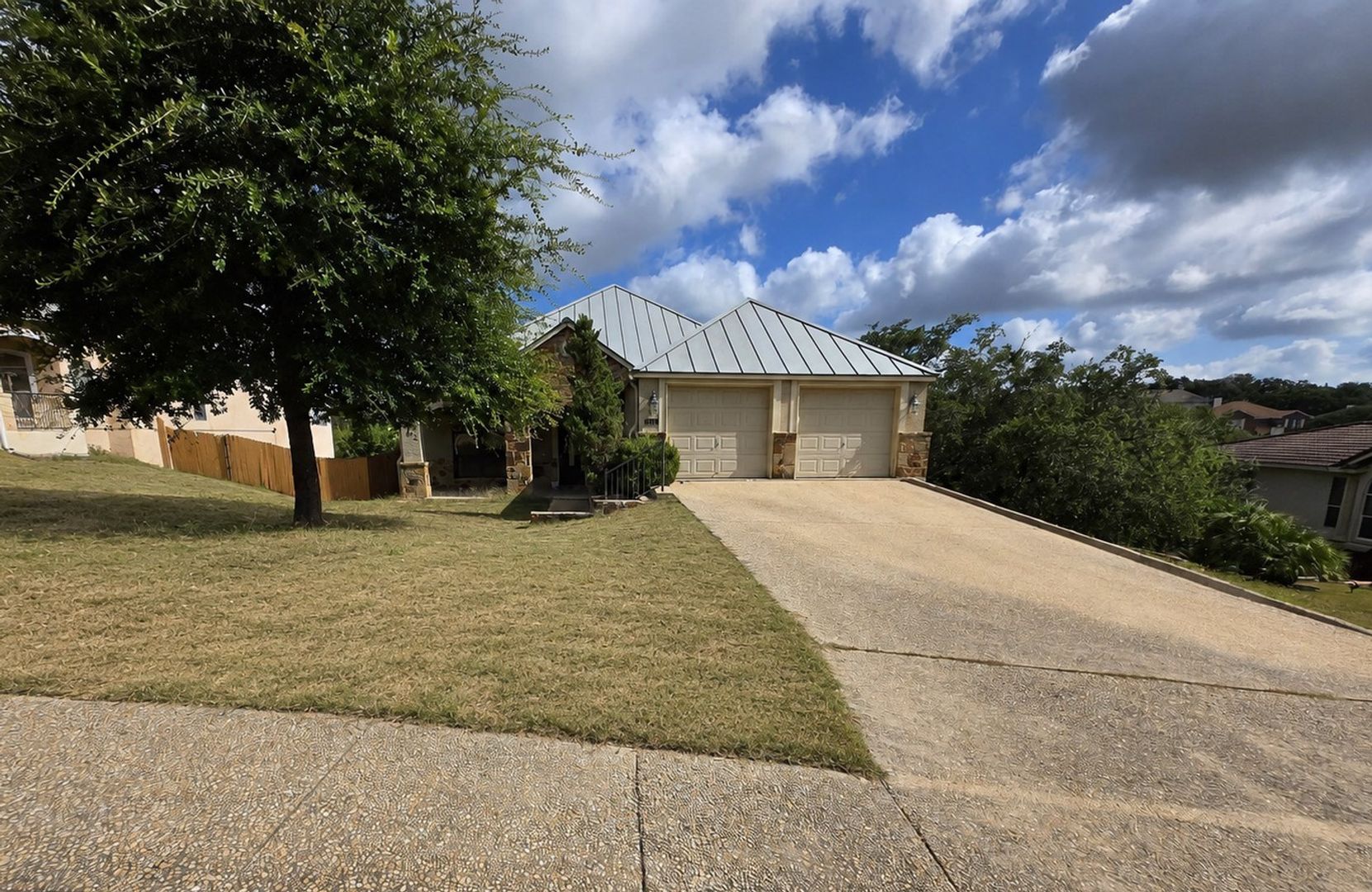 San Antonio House: 911 Sutters Rim