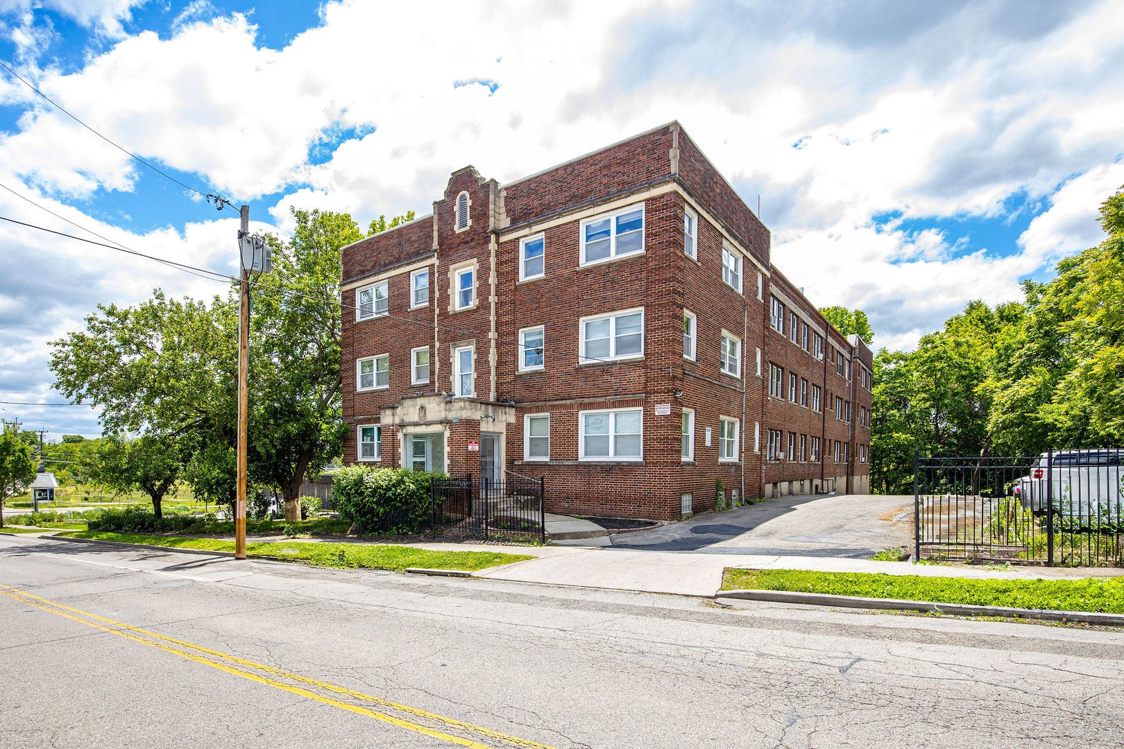 Cincinnati Apartment: 523 Oak St