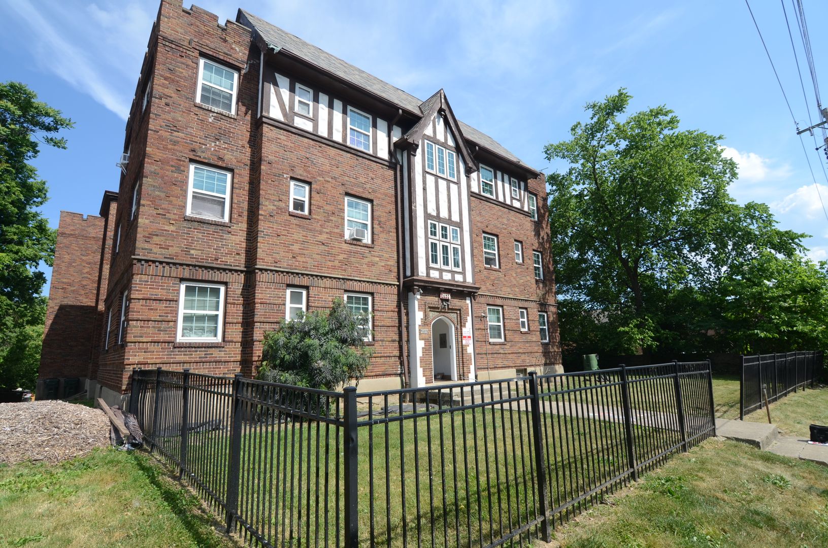 Cincinnati Apartment: 2532 Highland Ave