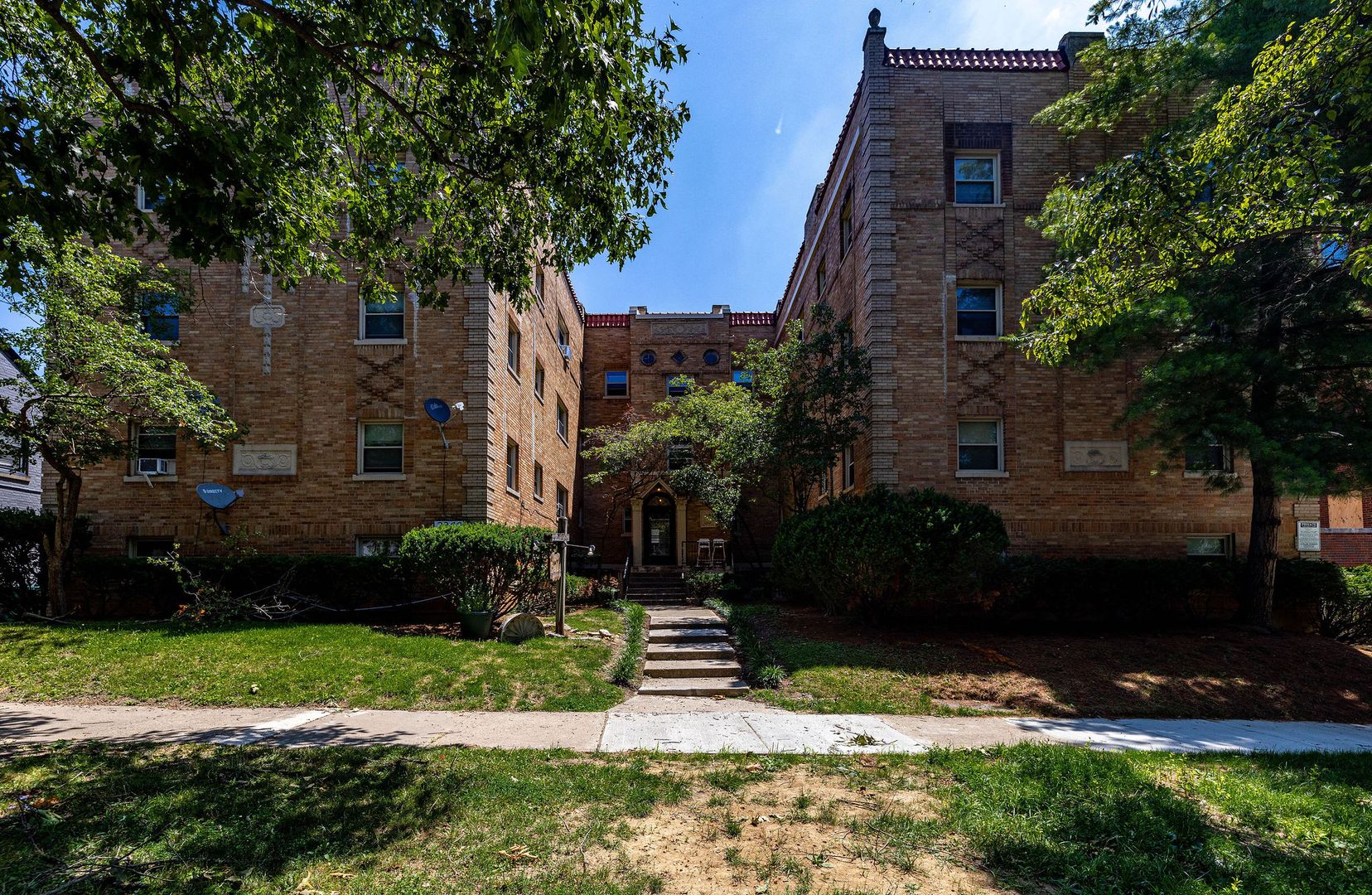 Cincinnati Apartment: 2340 Victory Parkway