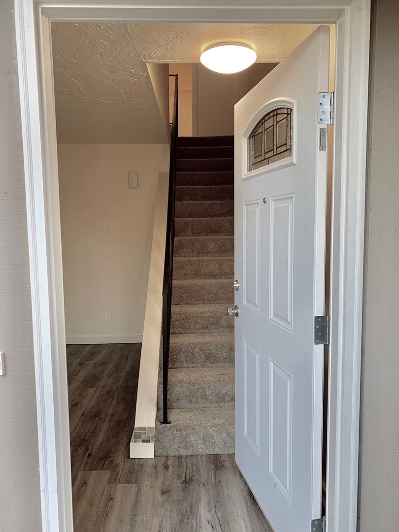 Albany Apartment: 1539 15TH AVE SE