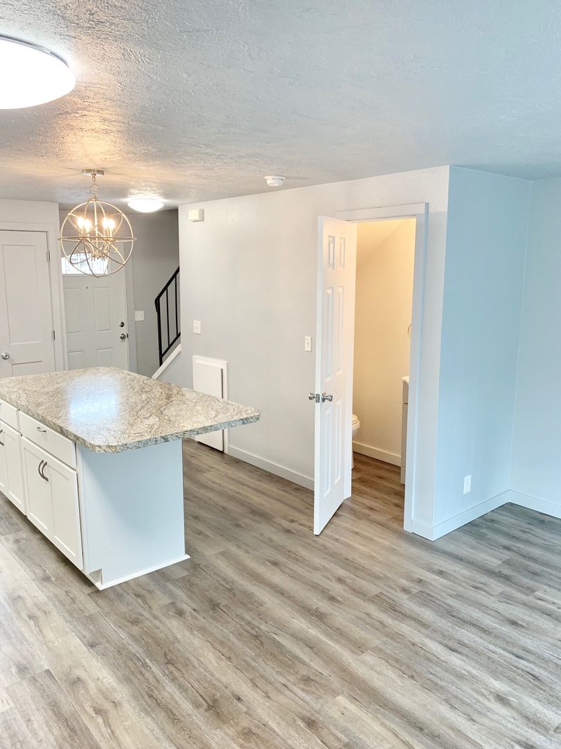 Brookshore Apartments 5 of 20