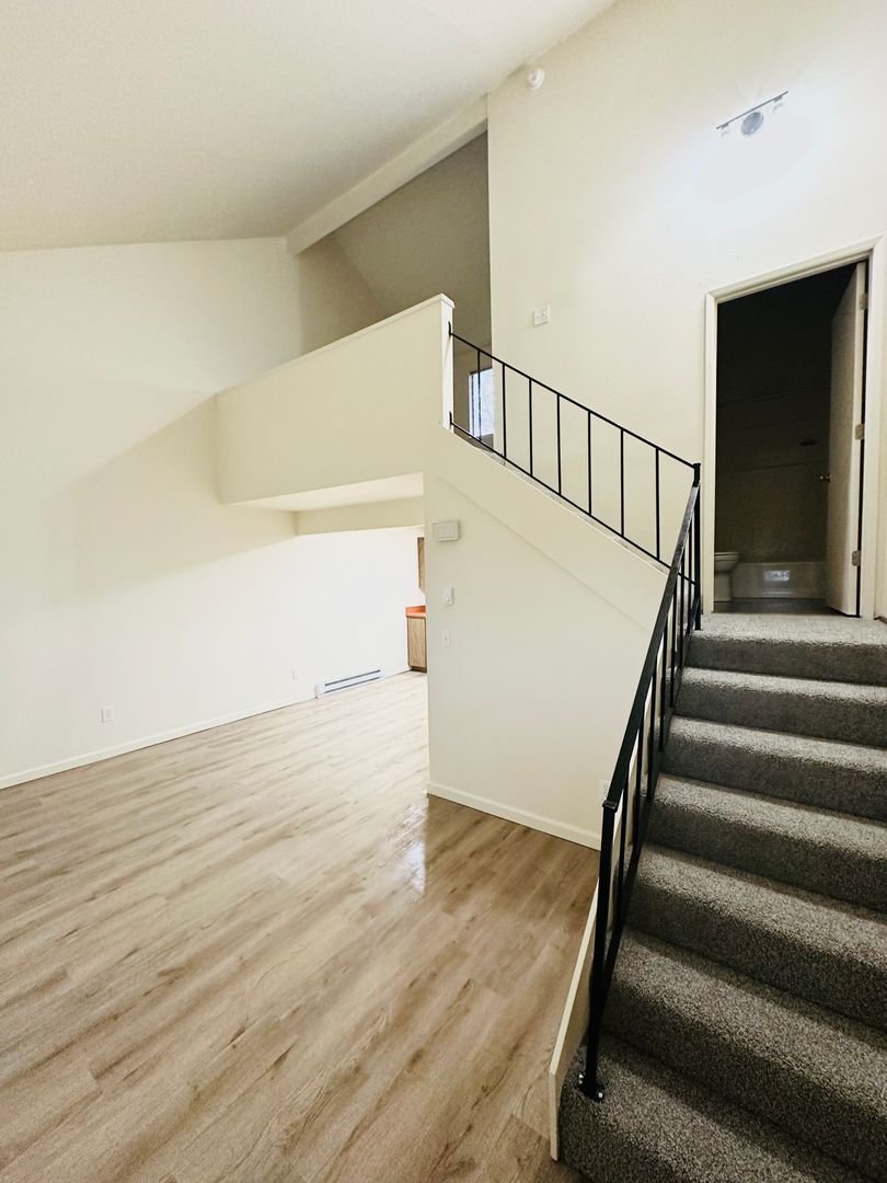 Albany Apartment: 1539 15TH AVE SE