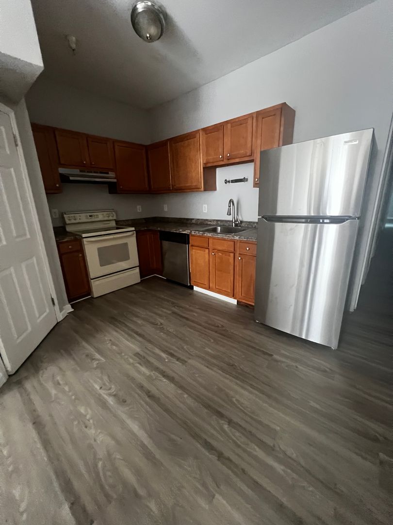 Albany Apartment: 137 Madison Ave