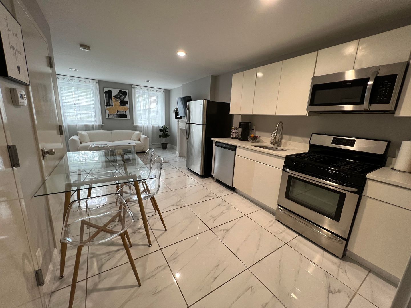 Albany Apartment: 806 Broadway