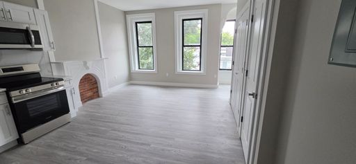 Newly Renovated 1 bed 1 bath Apartment! – photo 1