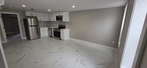 Newly Renovated 1 bedroom 1 bath apartment! – photo 1