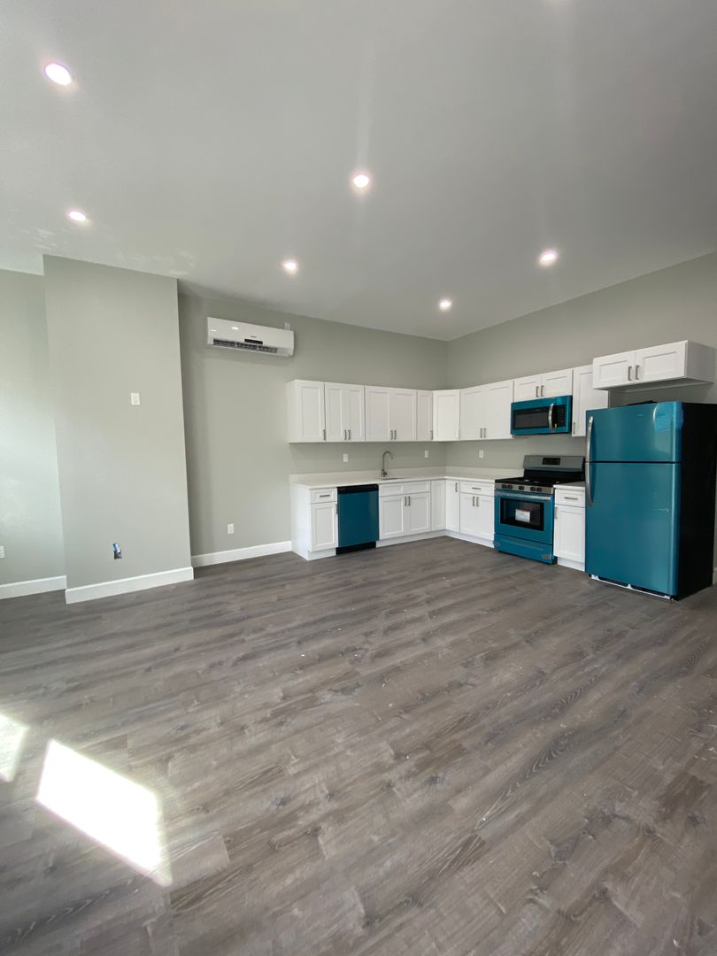 Albany Apartment: 121 N. Lake