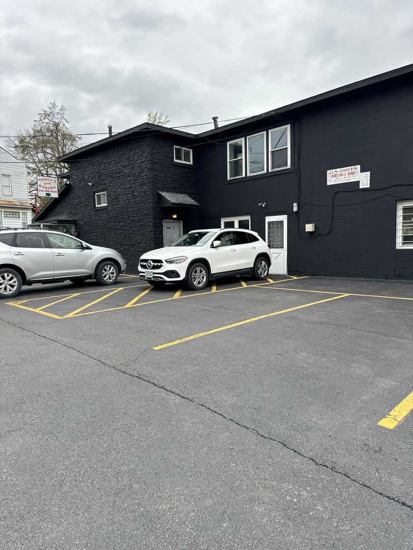 Albany Apartment: 718 Central Ave