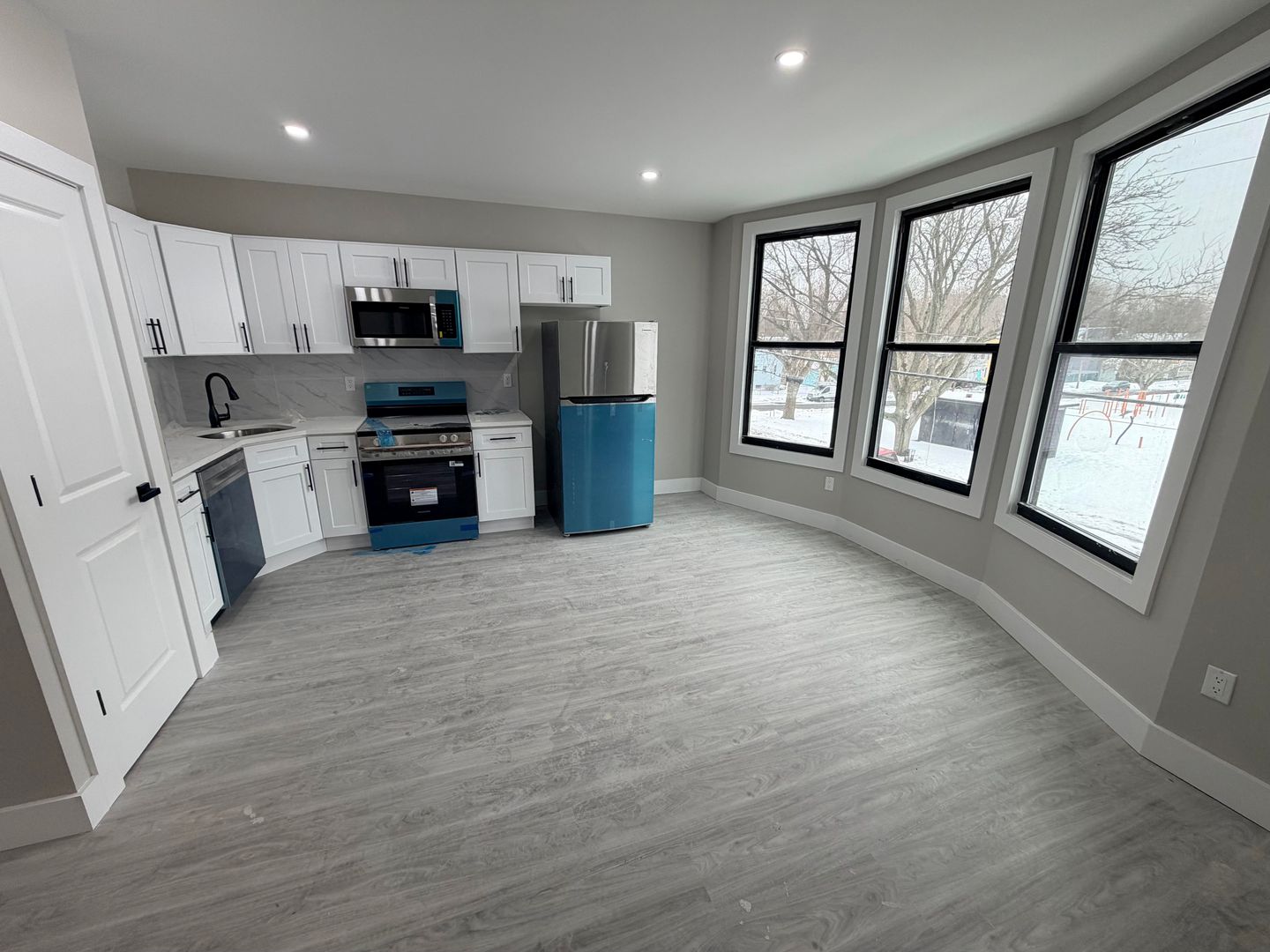 Albany Apartment: 194 N Lake Ave