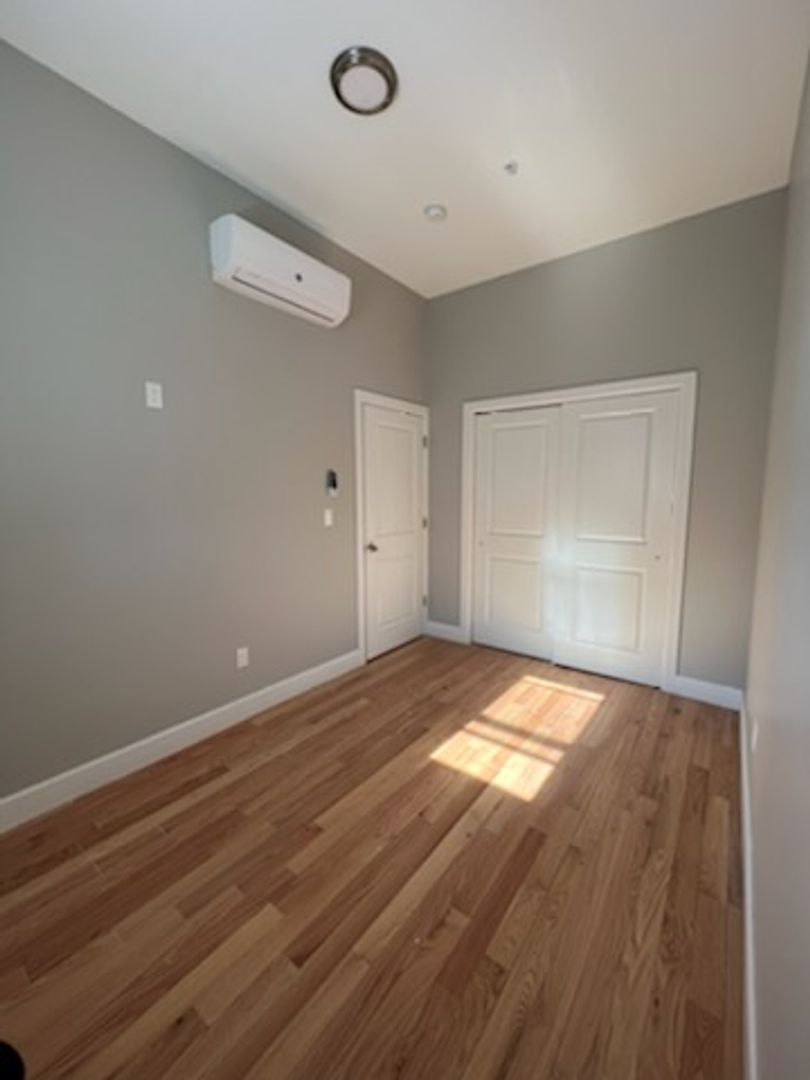 Albany Apartment: 525 Clinton Ave