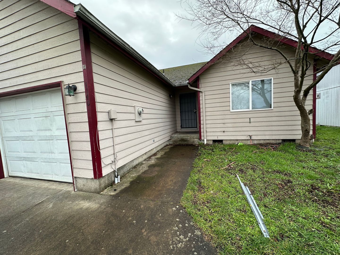 Lebanon House: 1140 W Vine St