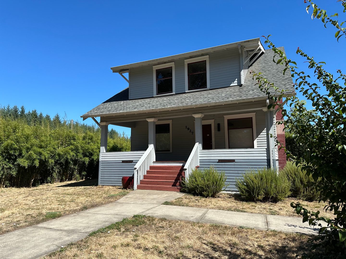 4 Bedroom Home Just Outside Of Albany With Plenty Of Parking.